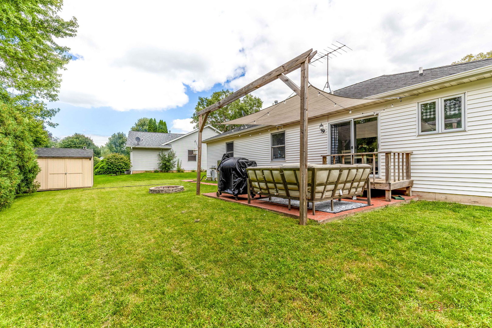 807 Aspen Way, Genoa, IL 60135