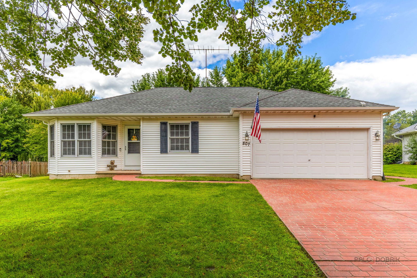 807 Aspen Way, Genoa, IL 60135