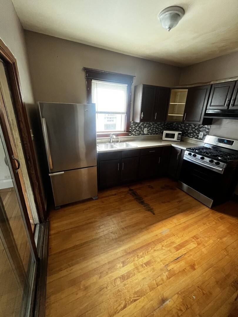 3345 W 61st Place, Chicago, IL 60629