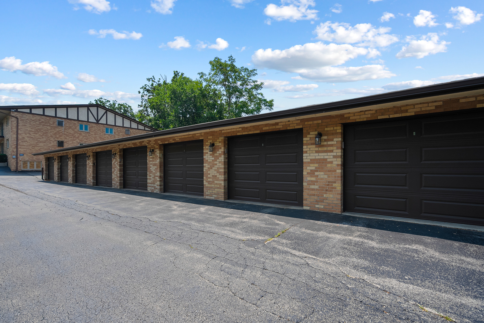 8996 Archer Avenue #2D, Willow Springs, IL 60480