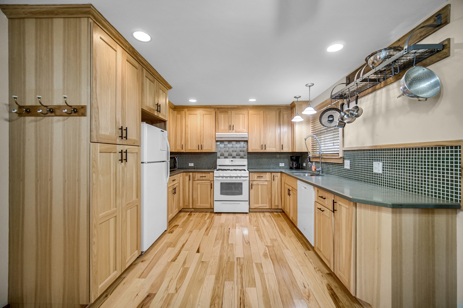 13209 E Playfield Drive, Crestwood, IL 60418