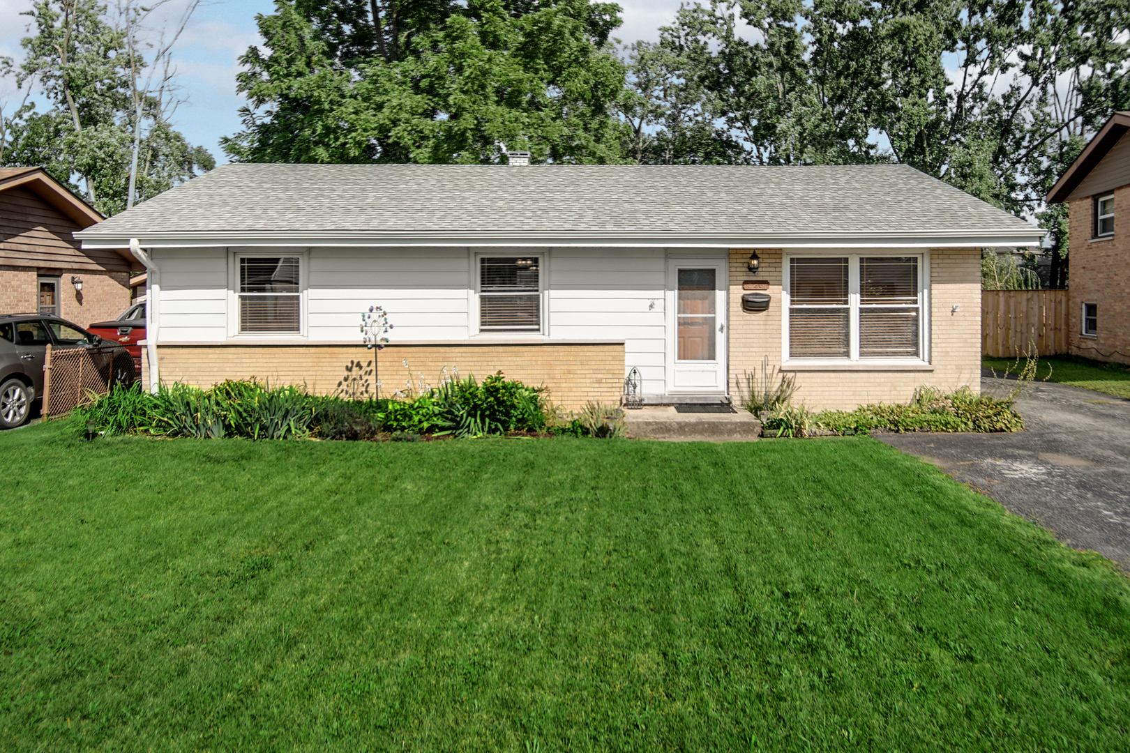 13209 E Playfield Drive, Crestwood, IL 60418