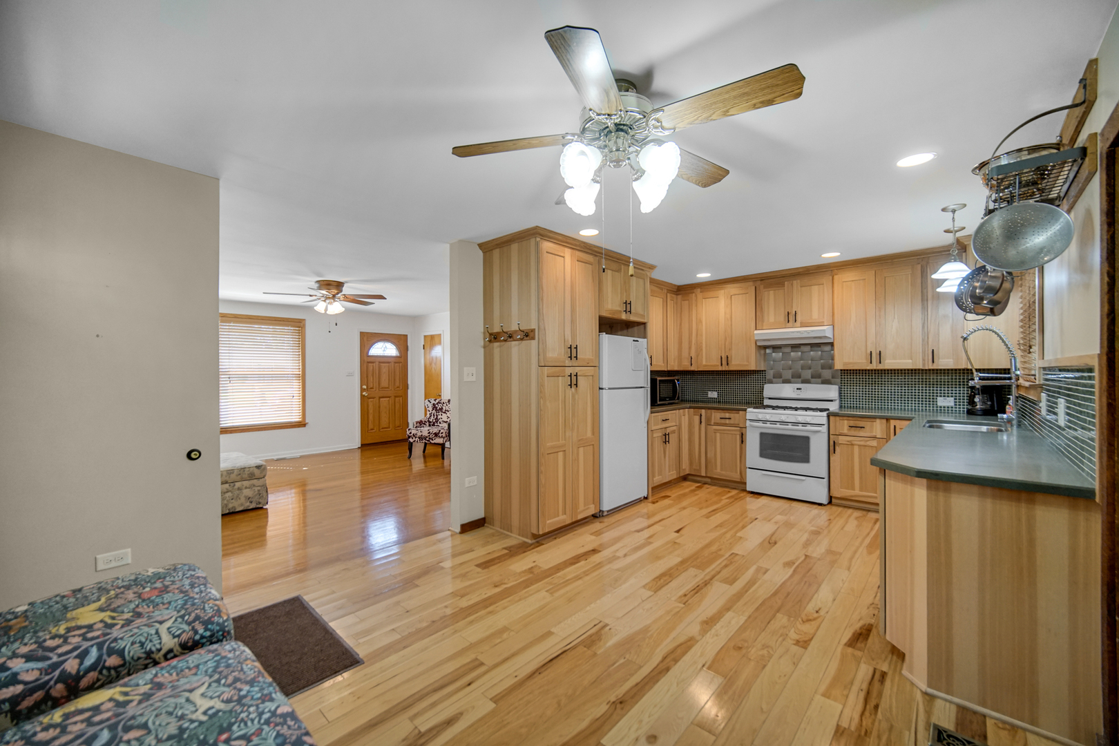 13209 E Playfield Drive, Crestwood, IL 60418