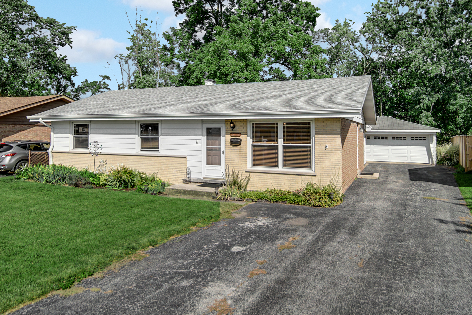 13209 E Playfield Drive, Crestwood, IL 60418