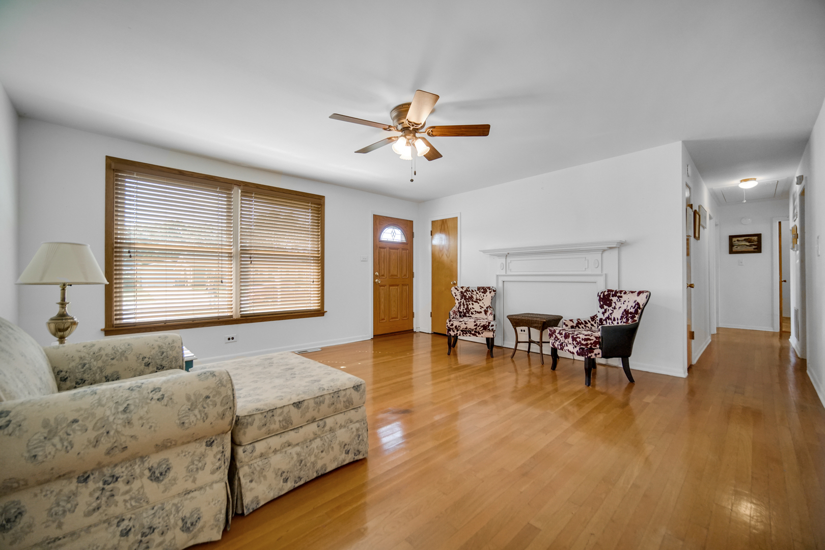 13209 E Playfield Drive, Crestwood, IL 60418