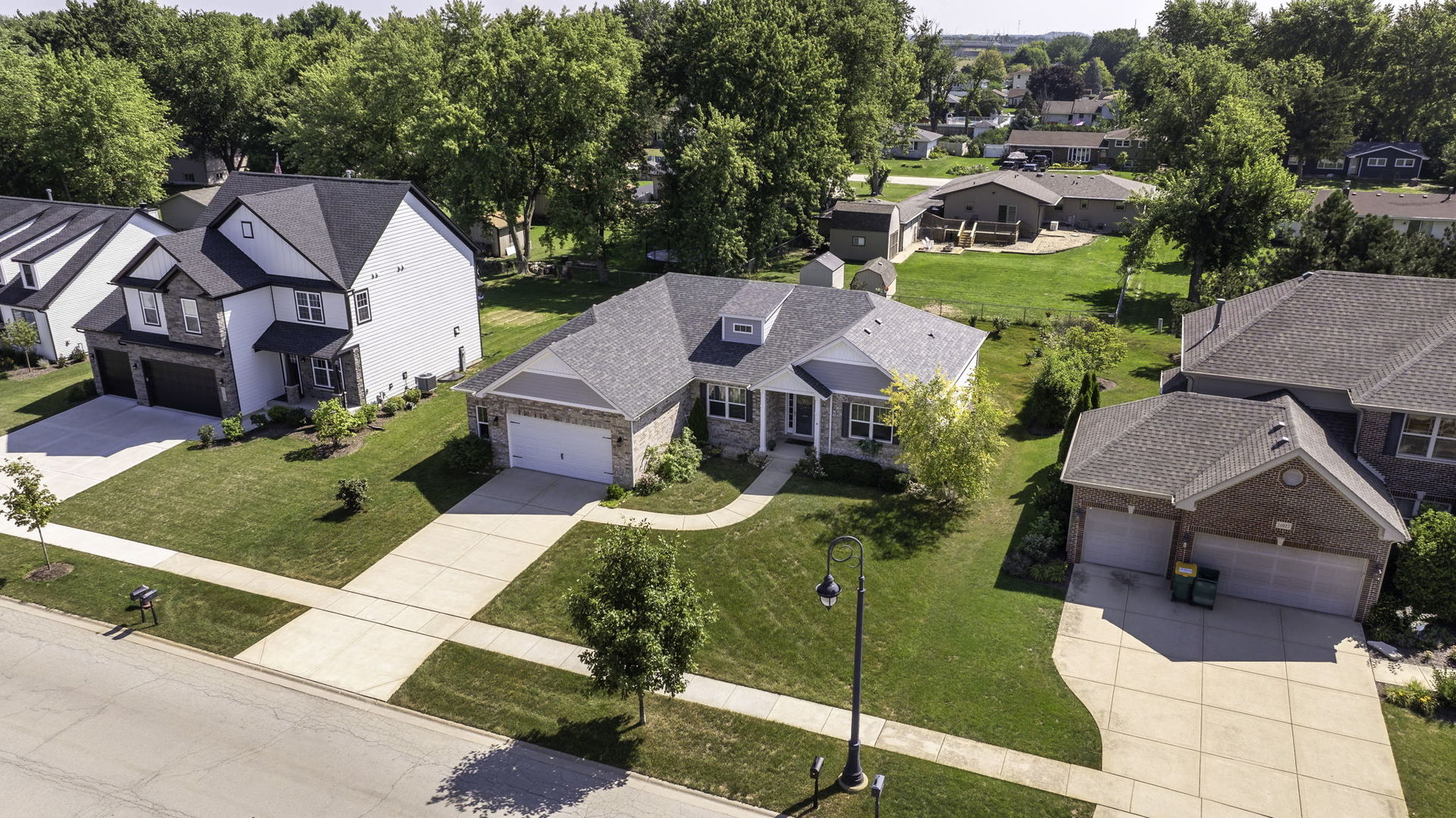 21021 Lakewoods Lane, Shorewood, IL 60404