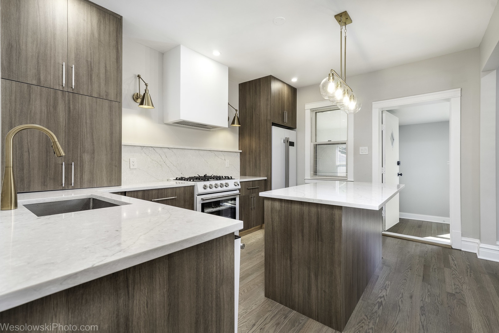4055 N Marmora Avenue, Chicago, IL 60634