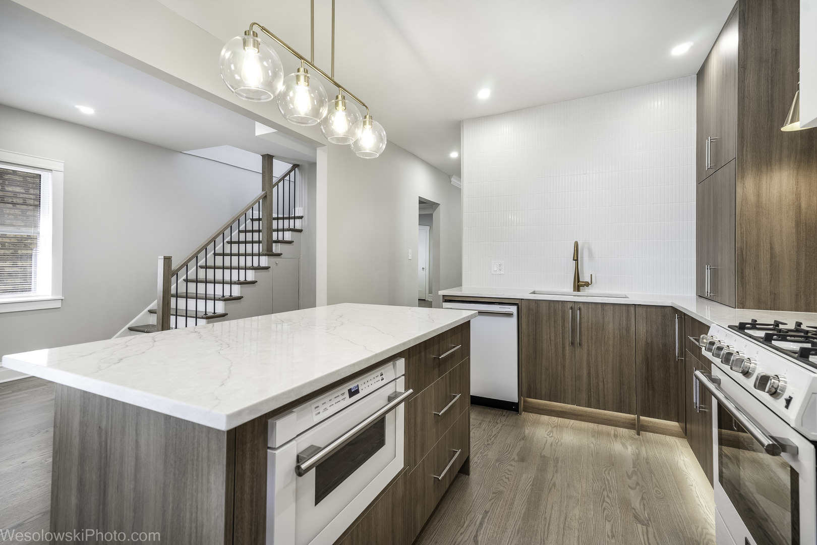 4055 N Marmora Avenue, Chicago, IL 60634