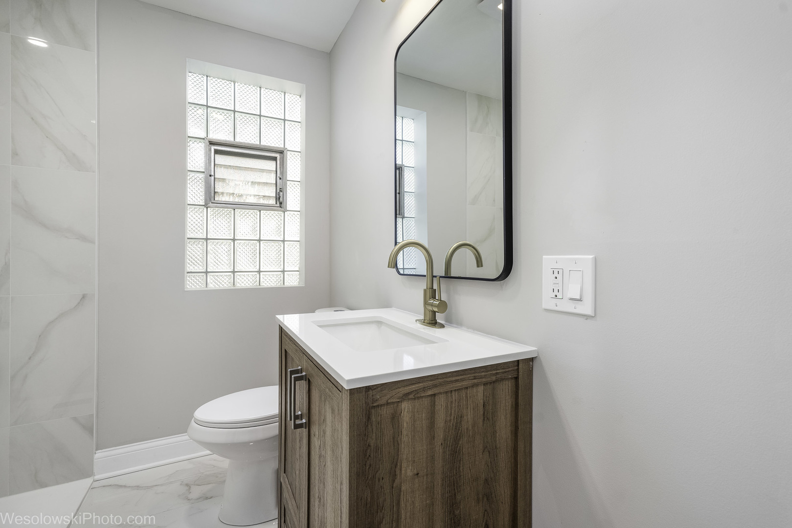 4055 N Marmora Avenue, Chicago, IL 60634