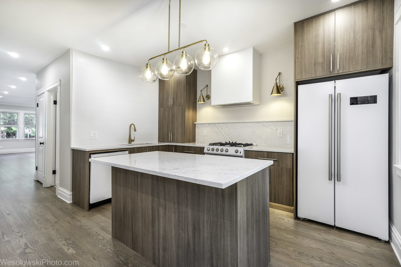 4055 N Marmora Avenue, Chicago, IL 60634