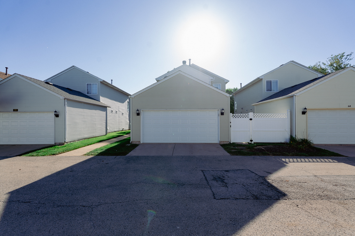 68 Freesia Drive, Romeoville, IL 60446