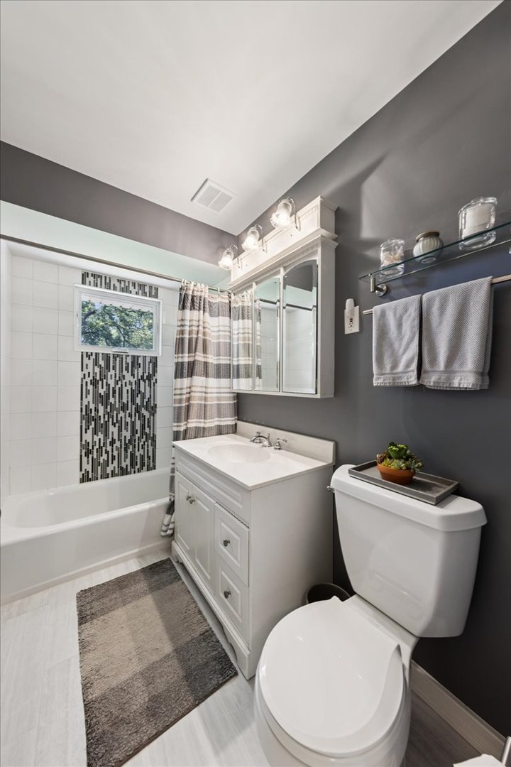 5518 Wilcox Avenue, Downers Grove, IL 60516