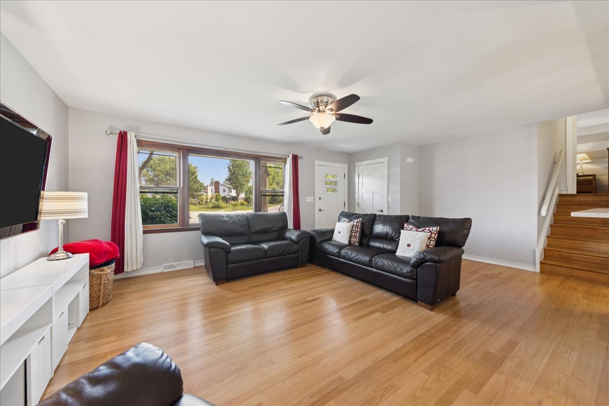 5518 Wilcox Avenue, Downers Grove, IL 60516