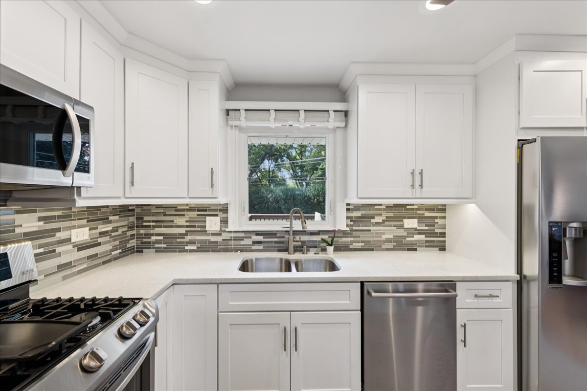 5518 Wilcox Avenue, Downers Grove, IL 60516