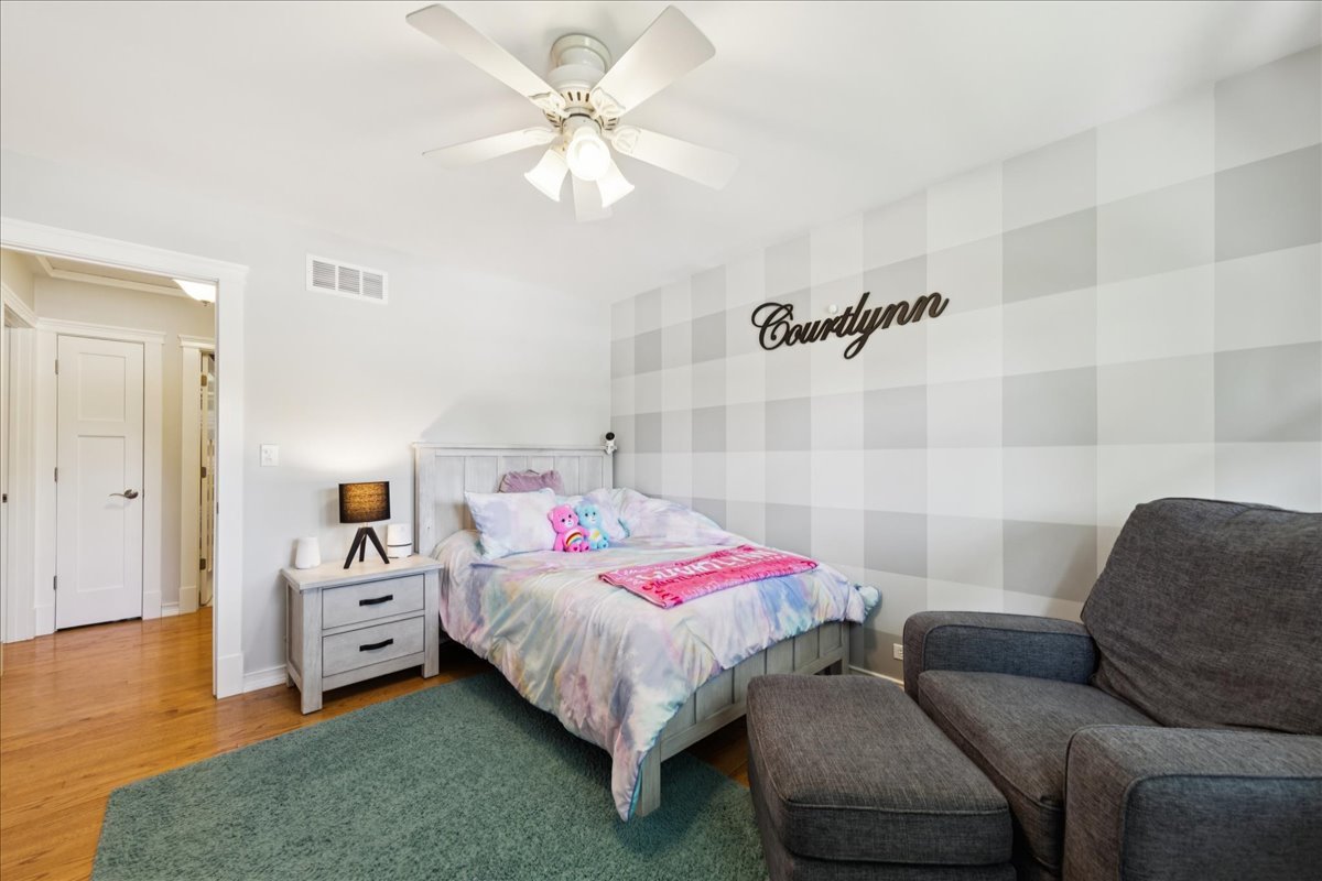 5518 Wilcox Avenue, Downers Grove, IL 60516