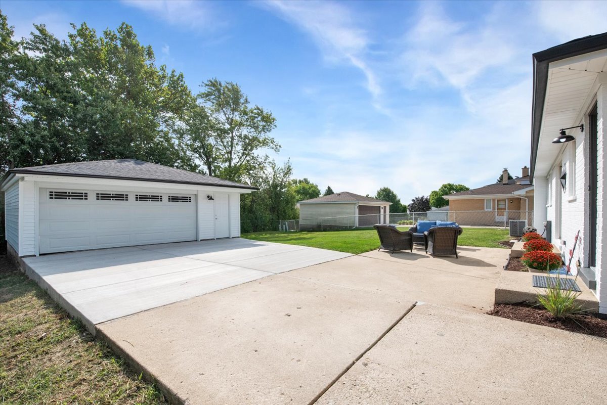 223 Gareth Lane, Schaumburg, IL 60193