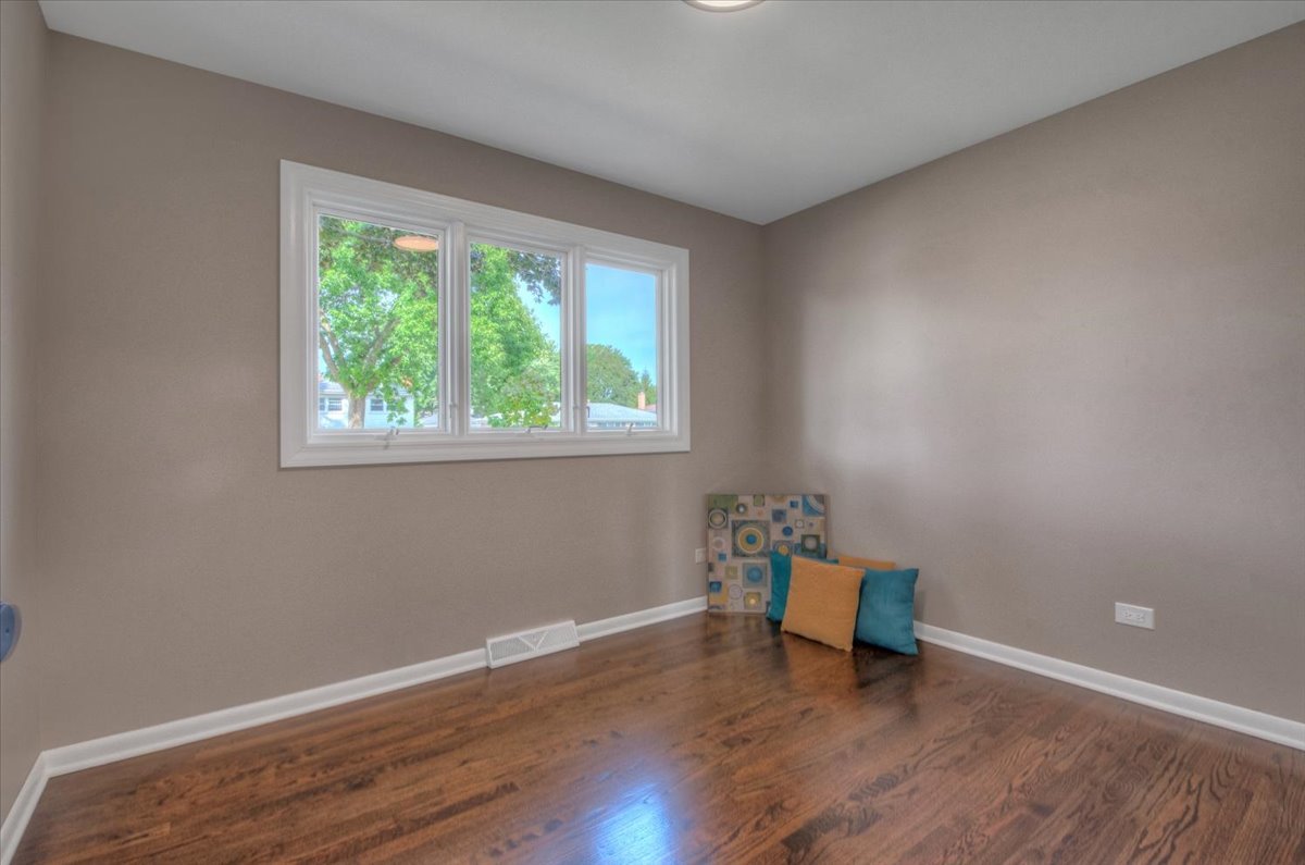 223 Gareth Lane, Schaumburg, IL 60193