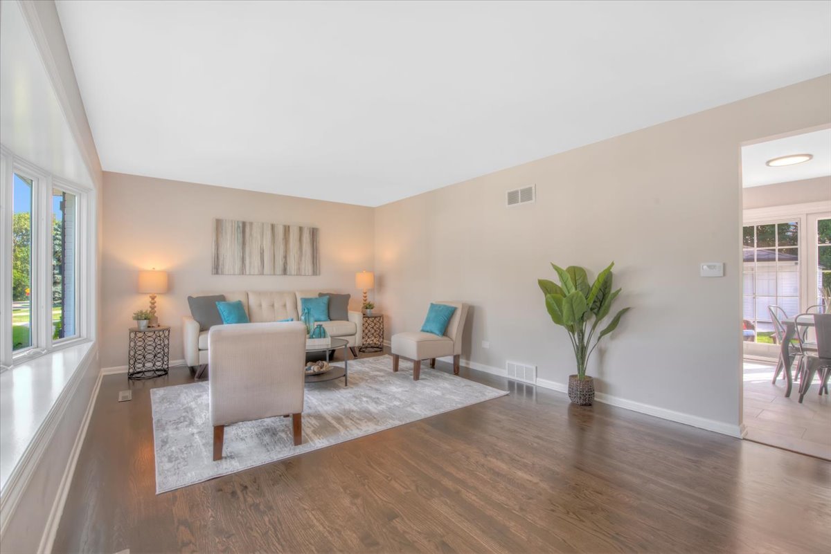 223 Gareth Lane, Schaumburg, IL 60193