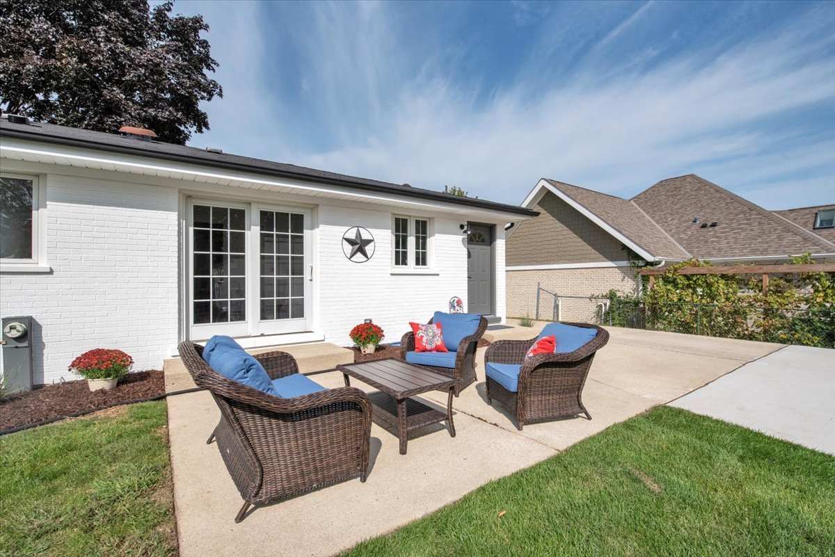 223 Gareth Lane, Schaumburg, IL 60193