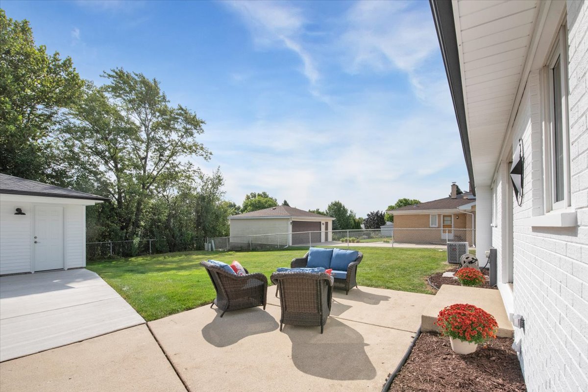 223 Gareth Lane, Schaumburg, IL 60193