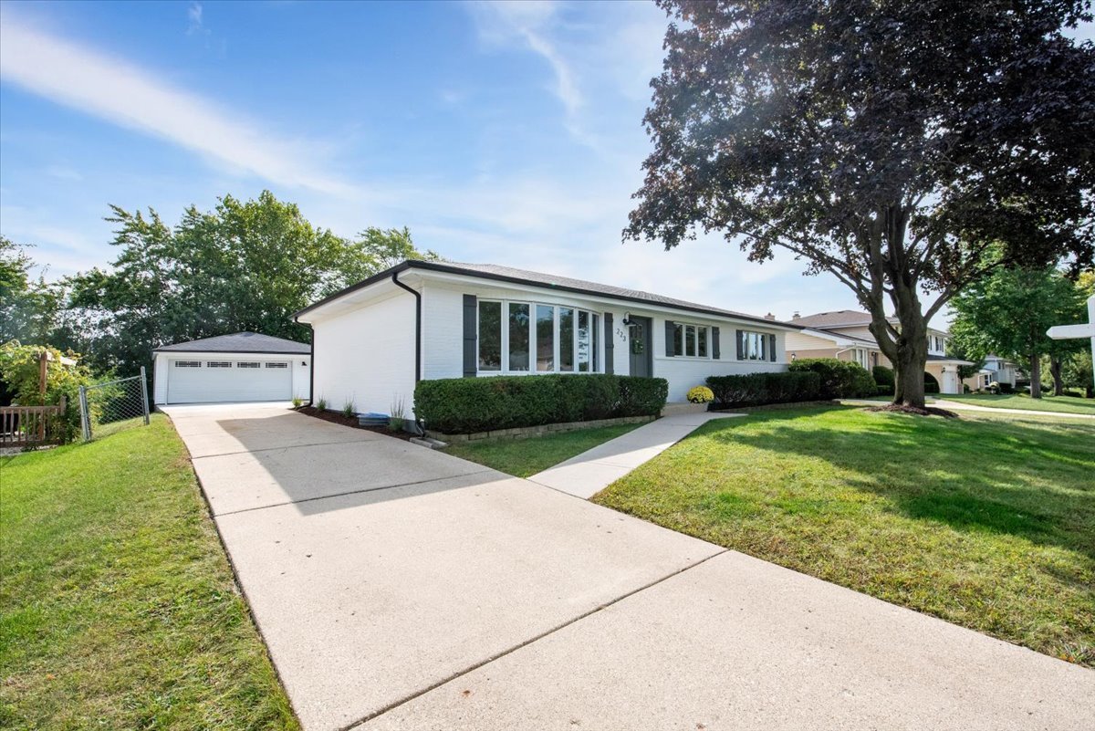 223 Gareth Lane, Schaumburg, IL 60193