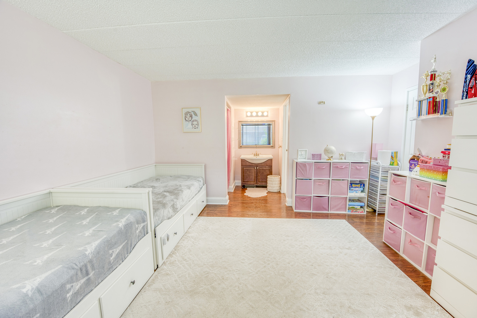 47 W Pier Drive #102, Westmont, IL 60559