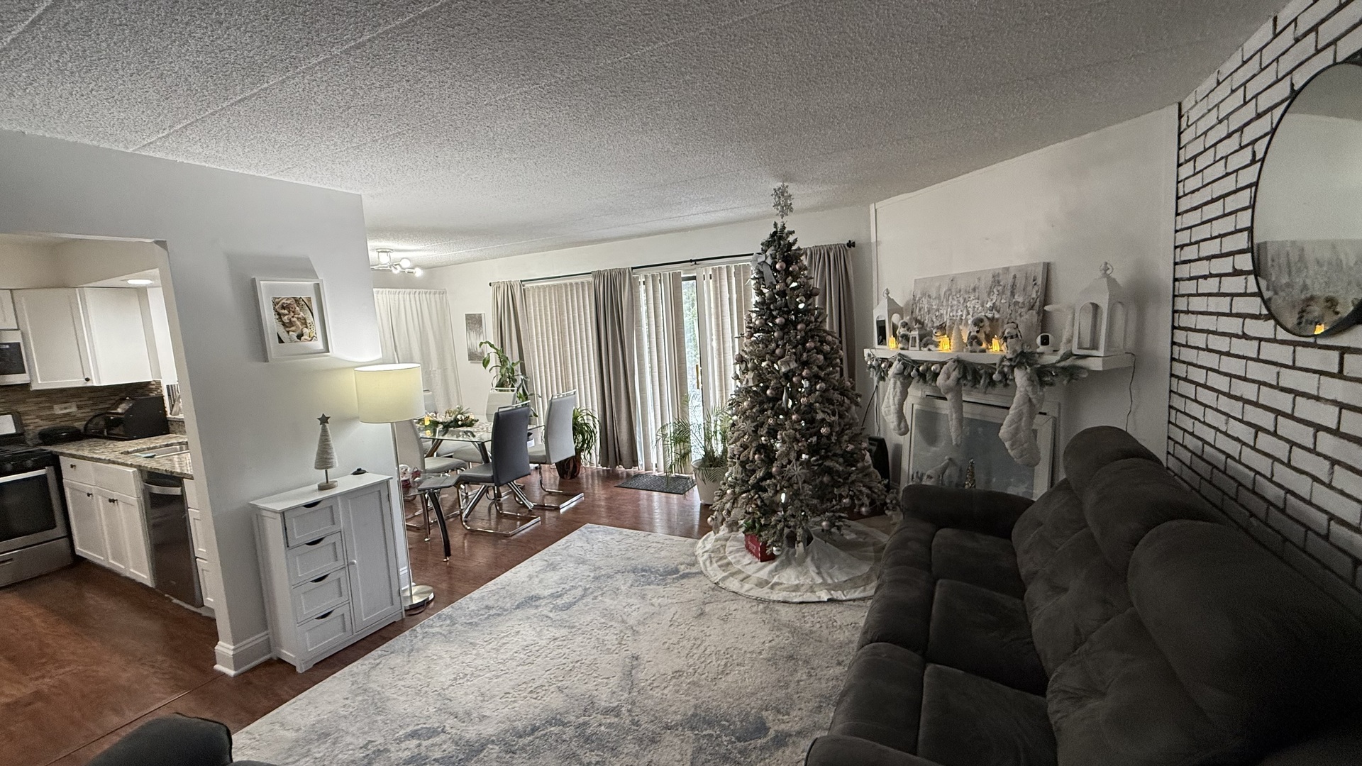 47 W Pier Drive #102, Westmont, IL 60559