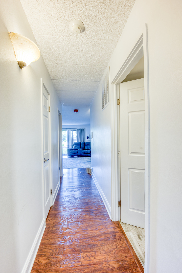 47 W Pier Drive #102, Westmont, IL 60559