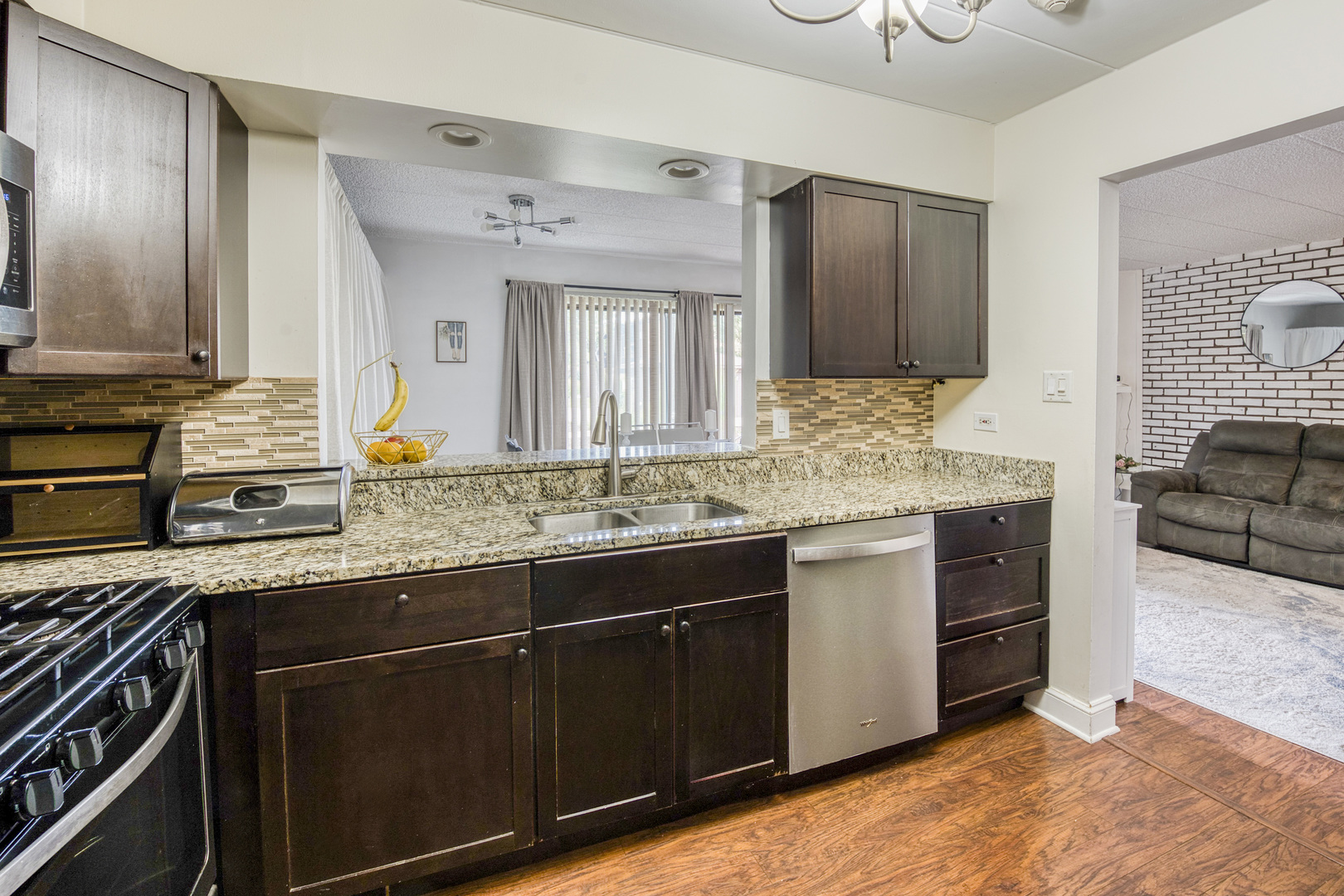 47 W Pier Drive #102, Westmont, IL 60559