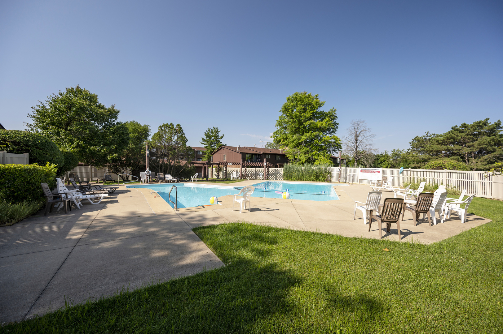 47 W Pier Drive #102, Westmont, IL 60559