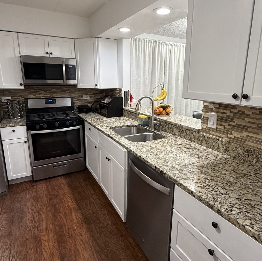 47 W Pier Drive #102, Westmont, IL 60559