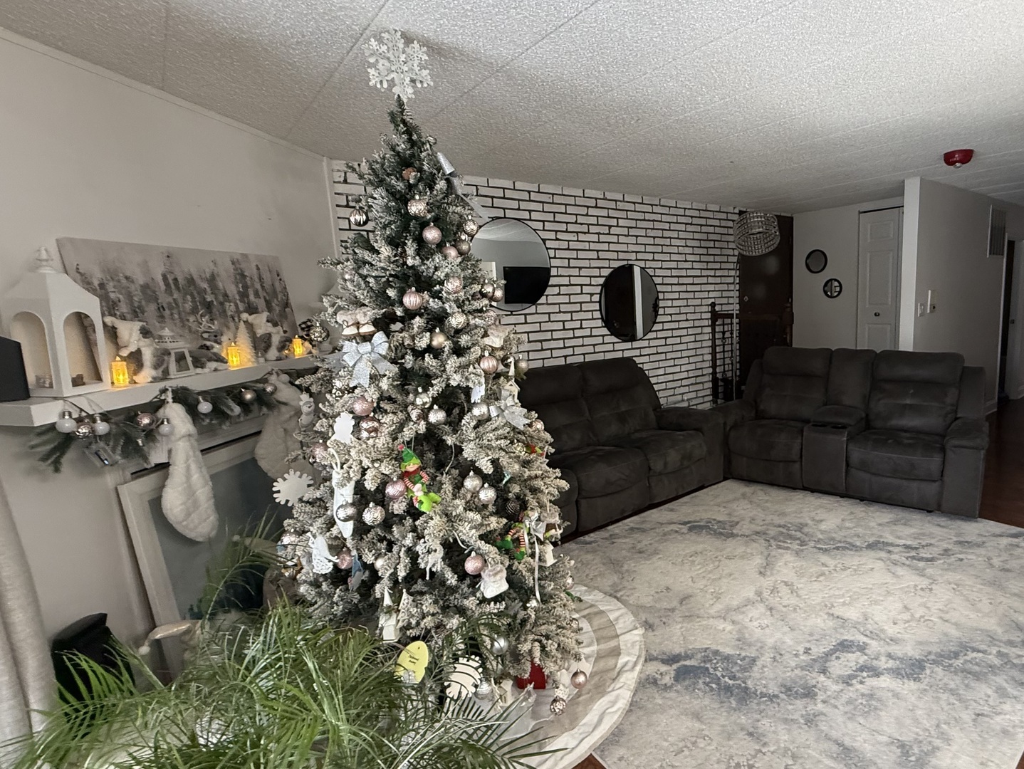 47 W Pier Drive #102, Westmont, IL 60559