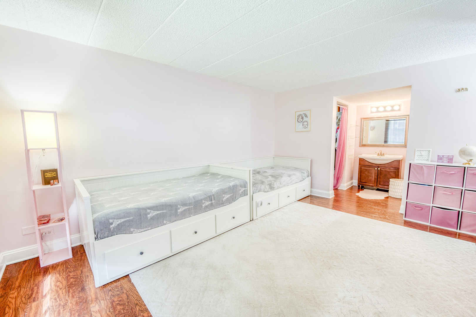 47 W Pier Drive #102, Westmont, IL 60559