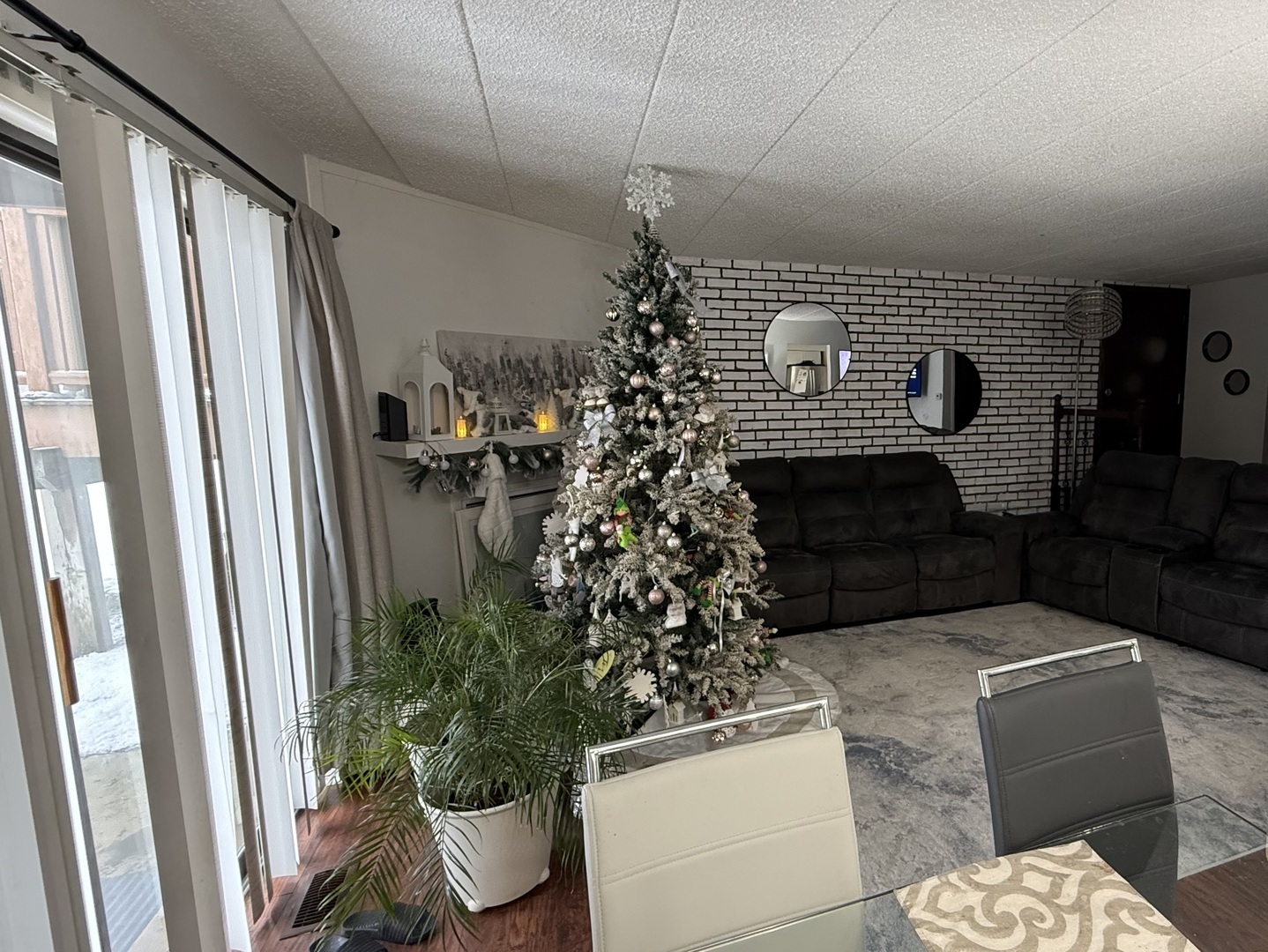 47 W Pier Drive #102, Westmont, IL 60559