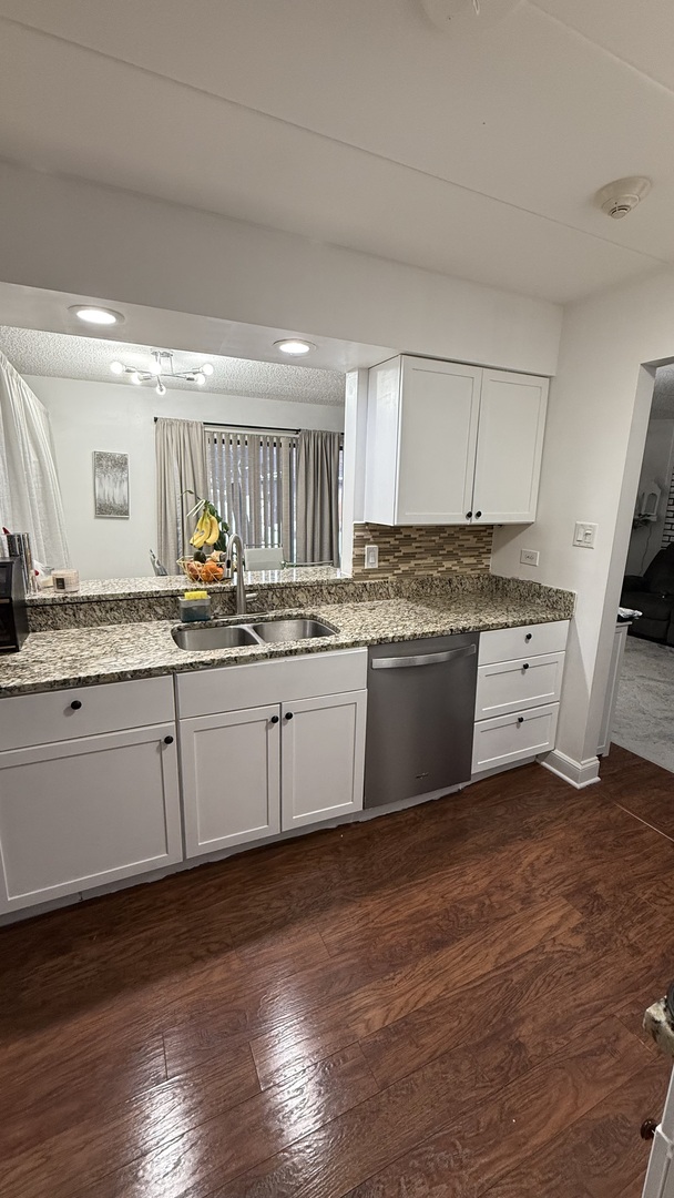 47 W Pier Drive #102, Westmont, IL 60559