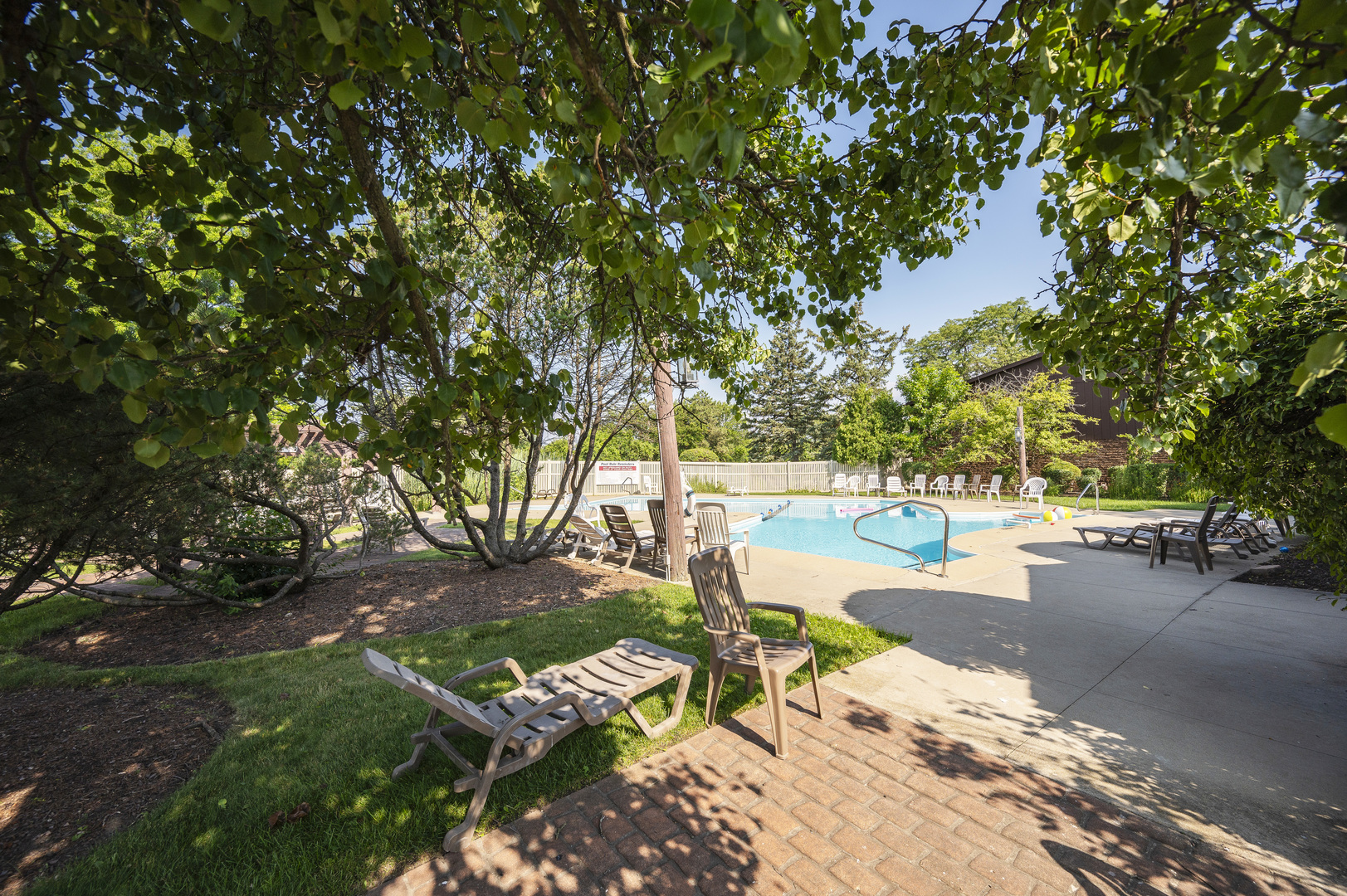 47 W Pier Drive #102, Westmont, IL 60559
