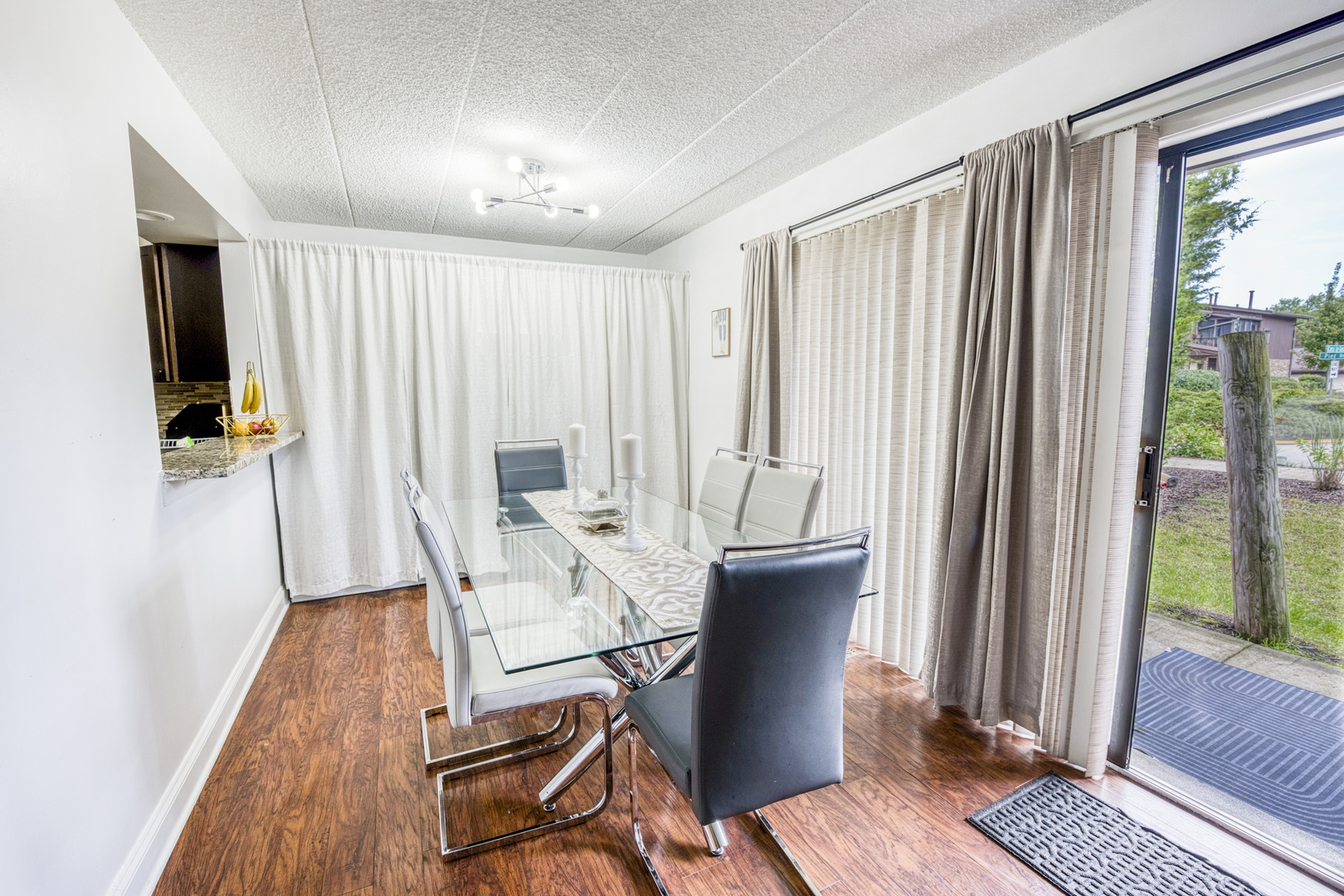 47 W Pier Drive #102, Westmont, IL 60559