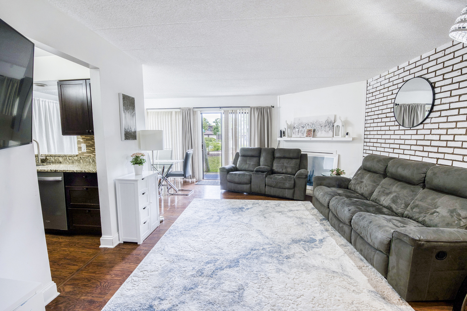 47 W Pier Drive #102, Westmont, IL 60559