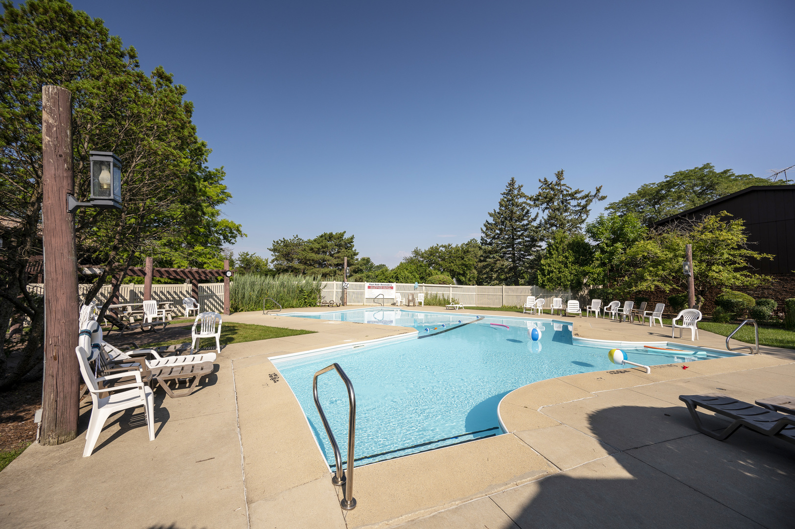 47 W Pier Drive #102, Westmont, IL 60559