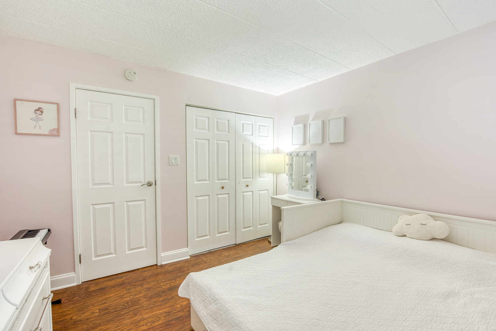 47 W Pier Drive #102, Westmont, IL 60559