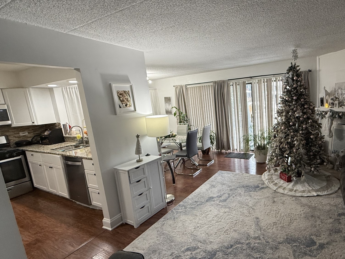 47 W Pier Drive #102, Westmont, IL 60559