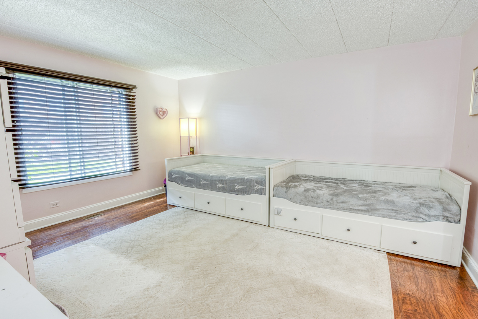 47 W Pier Drive #102, Westmont, IL 60559