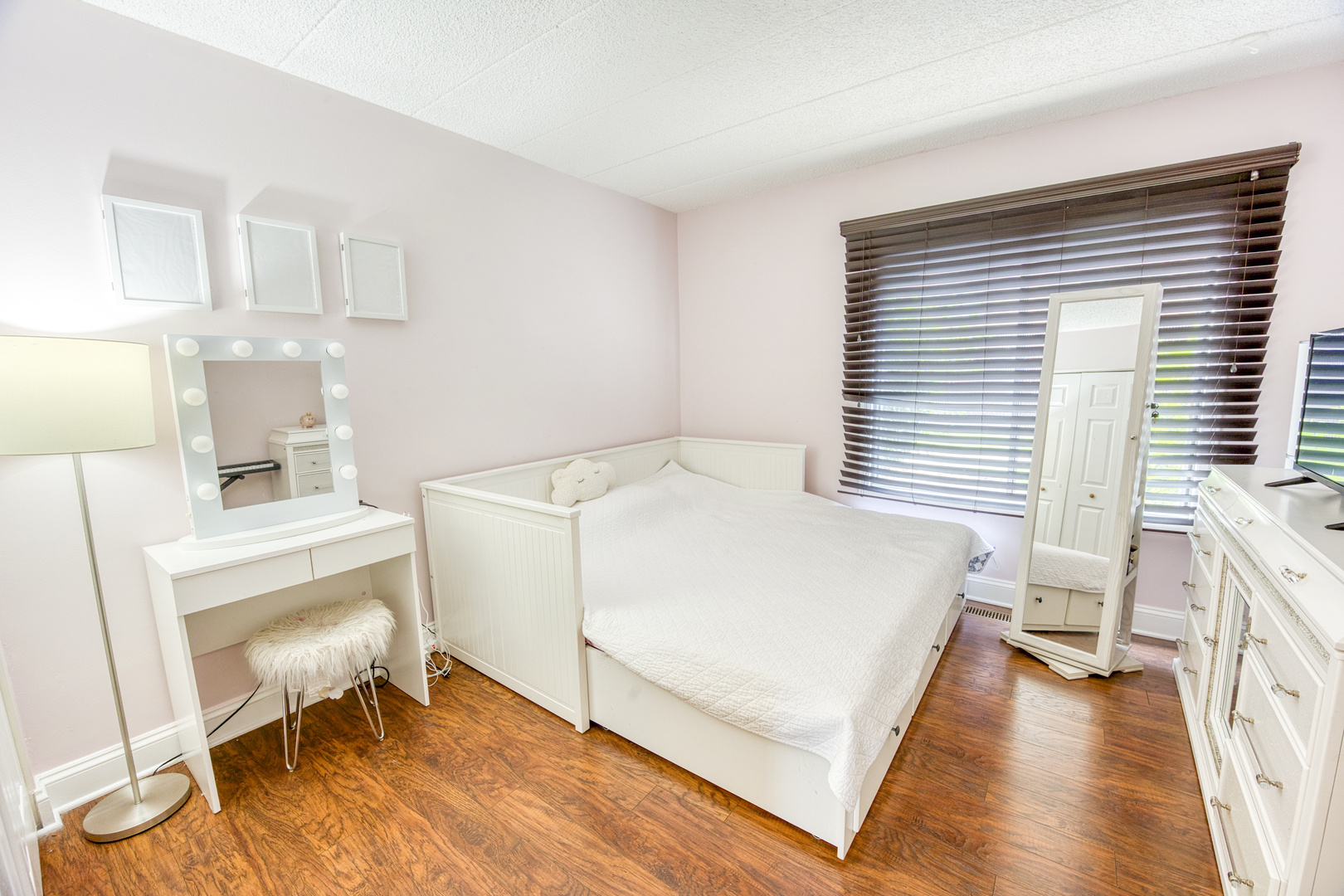 47 W Pier Drive #102, Westmont, IL 60559