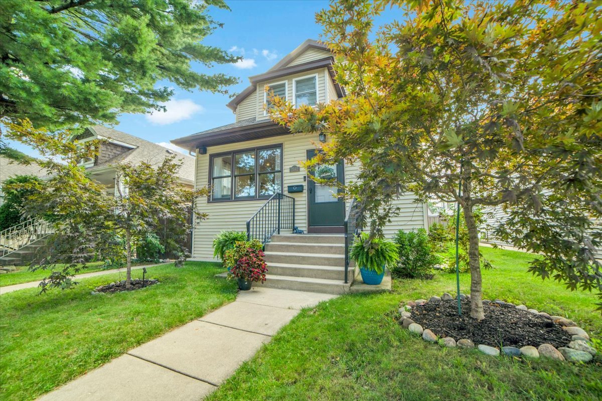 2142 N 73rd Court, Elmwood Park, IL 60707