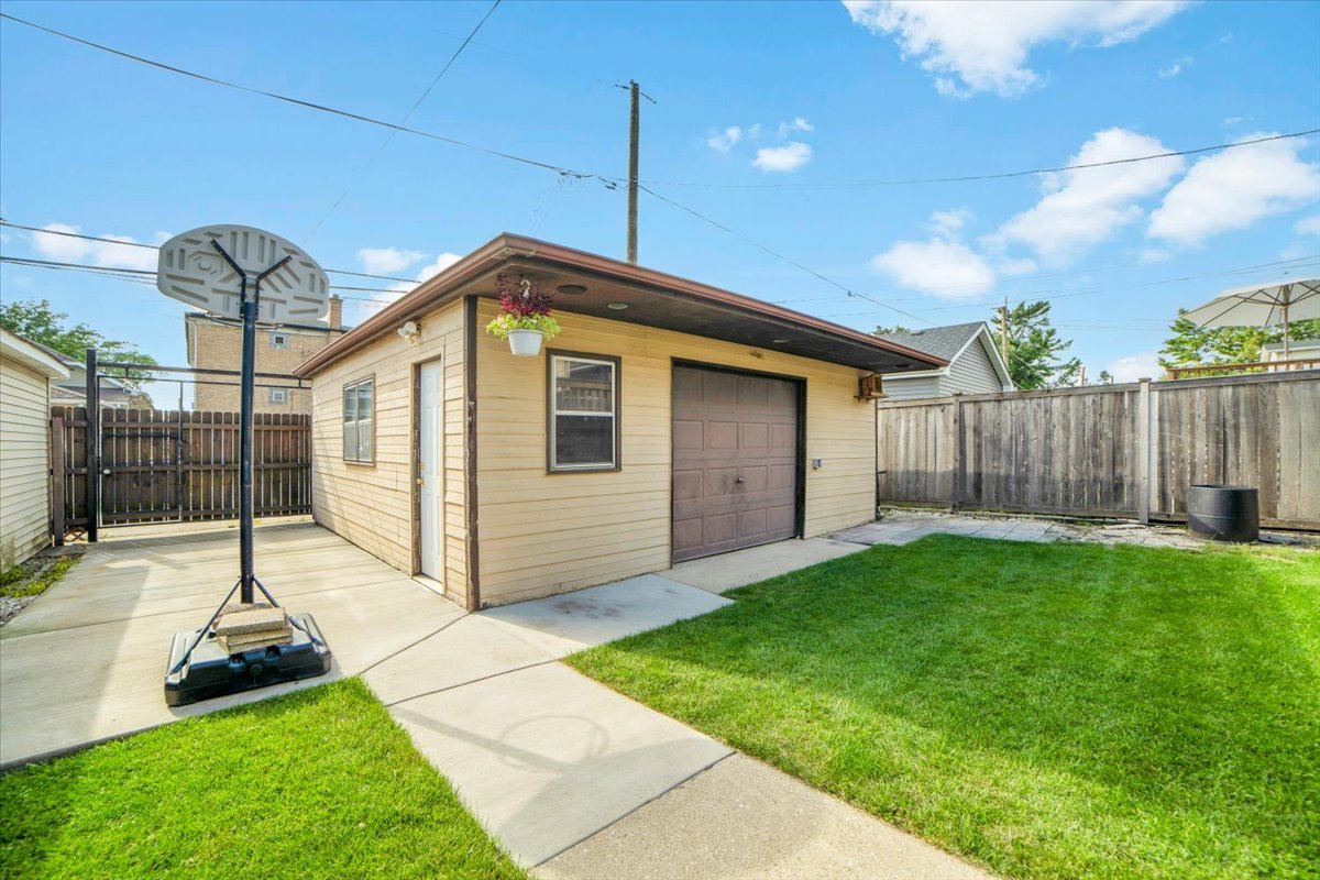 2142 N 73rd Court, Elmwood Park, IL 60707
