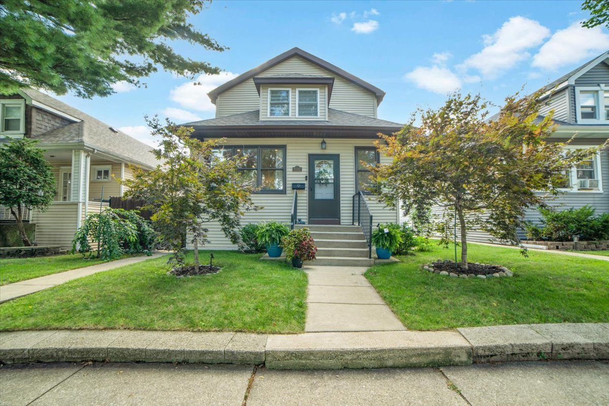 2142 N 73rd Court, Elmwood Park, IL 60707
