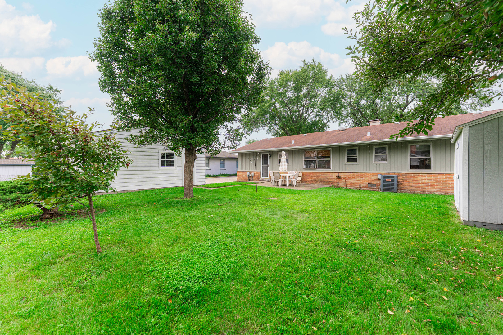 679 W Elk Grove Boulevard, Elk Grove Village, IL 60007