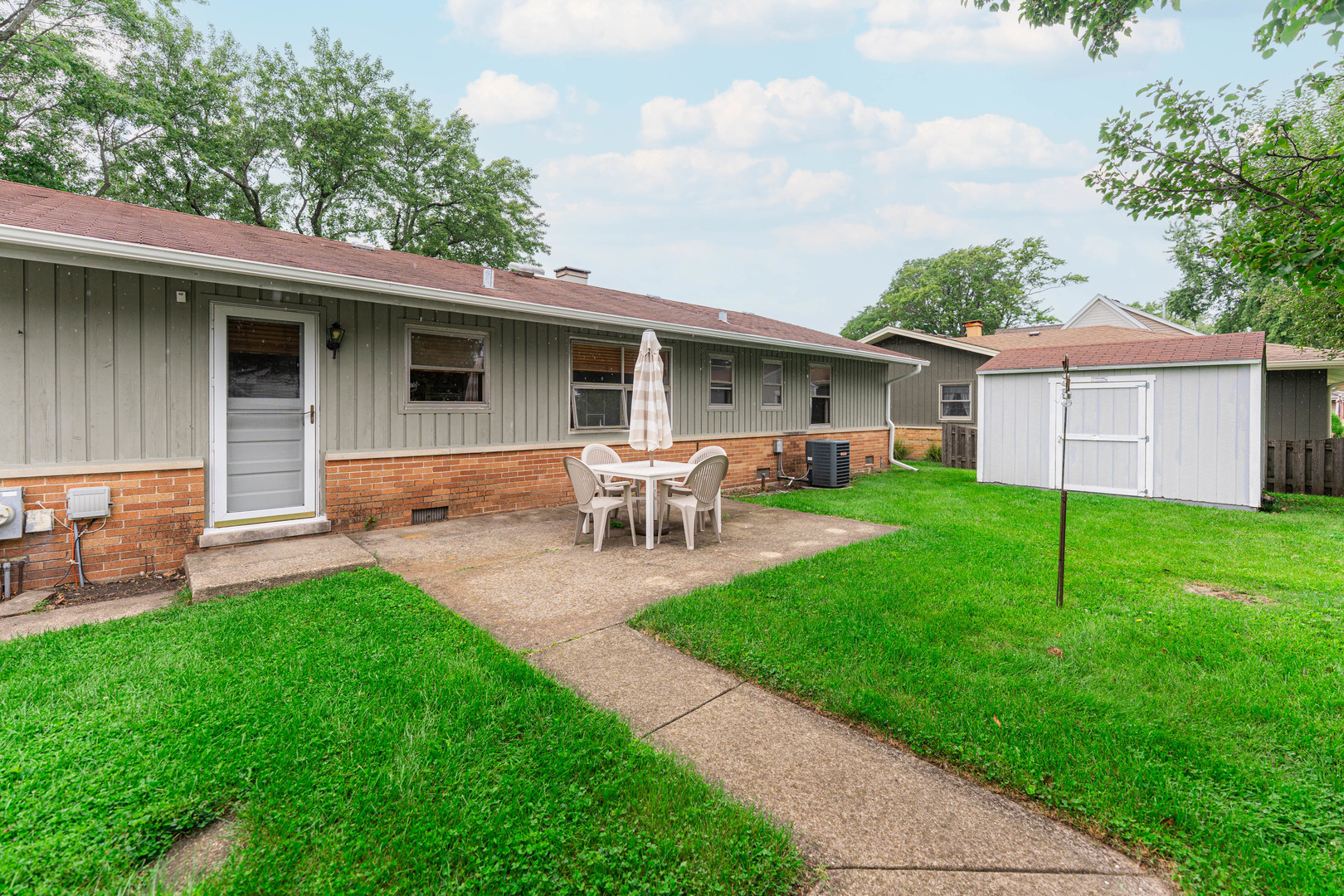 679 W Elk Grove Boulevard, Elk Grove Village, IL 60007