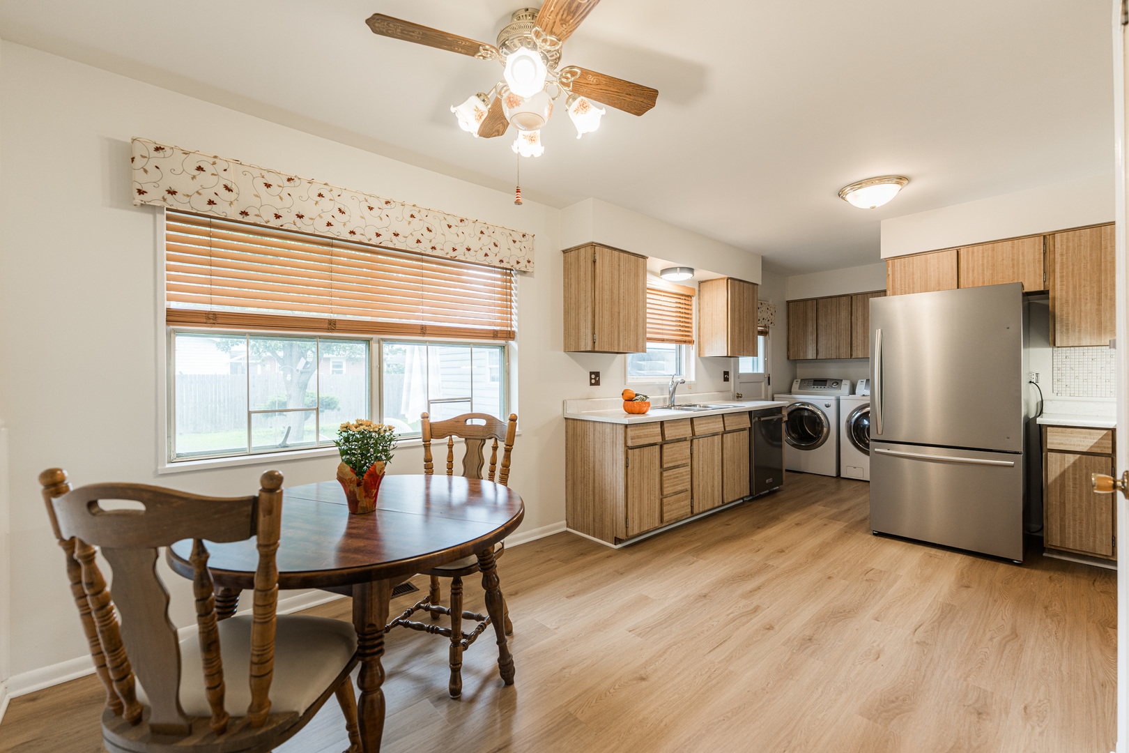 679 W Elk Grove Boulevard, Elk Grove Village, IL 60007