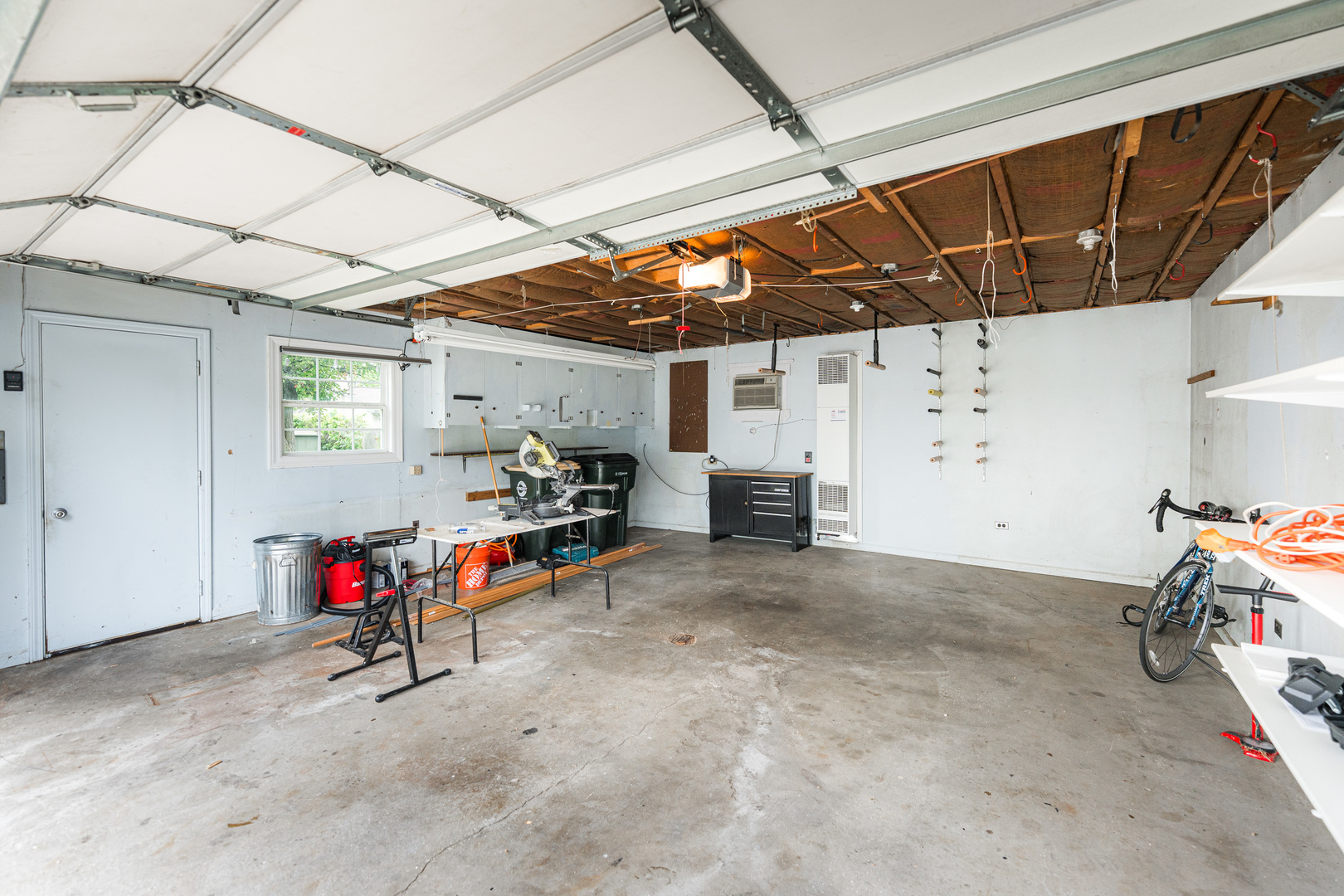 679 W Elk Grove Boulevard, Elk Grove Village, IL 60007